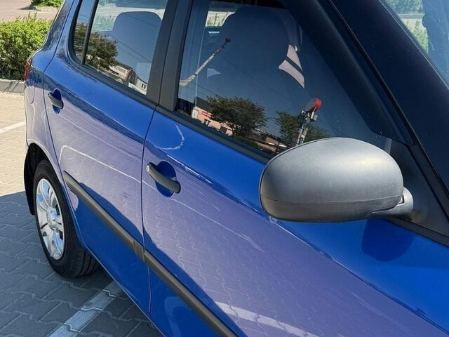 Синій Шкода Фабія, об'ємом двигуна 1.39 л та пробігом 240 тис. км за 3900 $, фото 1 на Automoto.ua