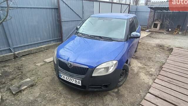 Синій Шкода Фабія, об'ємом двигуна 1.39 л та пробігом 250 тис. км за 3200 $, фото 1 на Automoto.ua