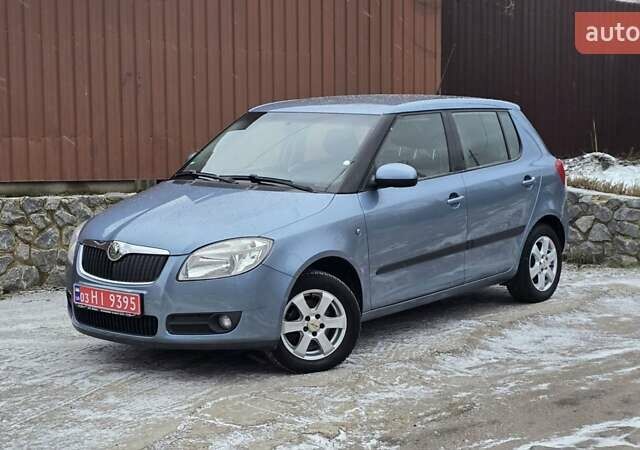 Синий Шкода Фабия, объемом двигателя 1.6 л и пробегом 121 тыс. км за 7999 $, фото 1 на Automoto.ua