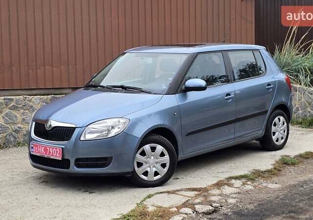 Синій Шкода Фабія, об'ємом двигуна 1.6 л та пробігом 100 тис. км за 7999 $, фото 1 на Automoto.ua
