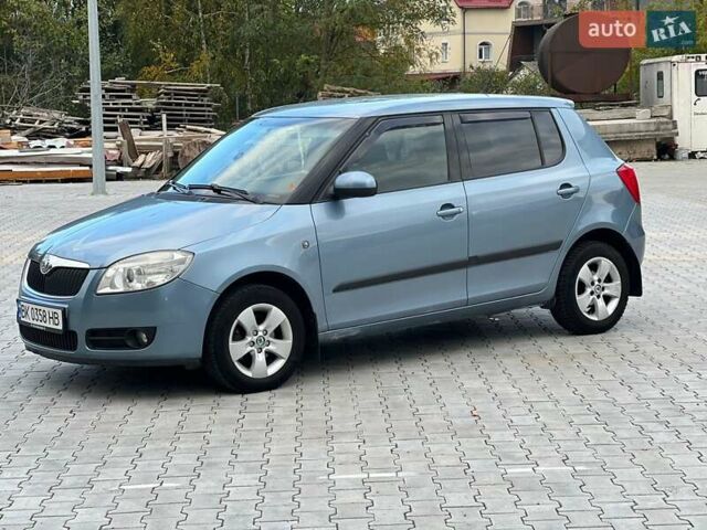 Синій Шкода Фабія, об'ємом двигуна 1.39 л та пробігом 175 тис. км за 3900 $, фото 1 на Automoto.ua