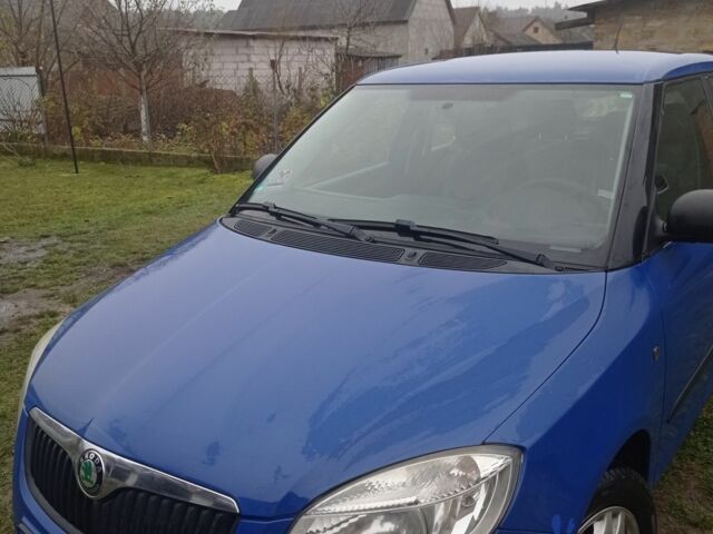 Синий Шкода Фабия, объемом двигателя 1.2 л и пробегом 214 тыс. км за 4500 $, фото 1 на Automoto.ua