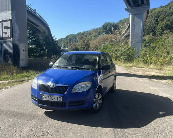 Синий Шкода Фабия, объемом двигателя 1.2 л и пробегом 195 тыс. км за 3200 $, фото 1 на Automoto.ua
