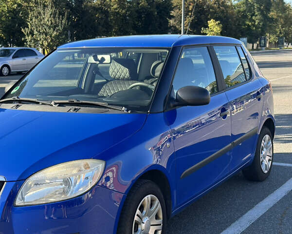 Синий Шкода Фабия, объемом двигателя 1.2 л и пробегом 239 тыс. км за 5500 $, фото 1 на Automoto.ua