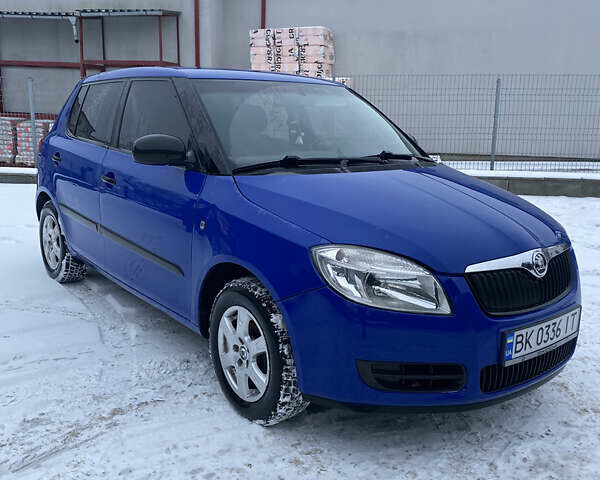 Синій Шкода Фабія, об'ємом двигуна 1.39 л та пробігом 266 тис. км за 3500 $, фото 1 на Automoto.ua
