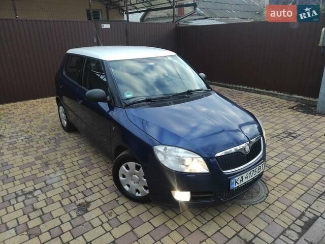 Синий Шкода Фабия, объемом двигателя 1.39 л и пробегом 260 тыс. км за 3999 $, фото 1 на Automoto.ua