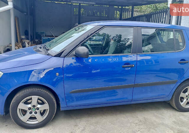 Синий Шкода Фабия, объемом двигателя 1.39 л и пробегом 160 тыс. км за 5900 $, фото 1 на Automoto.ua