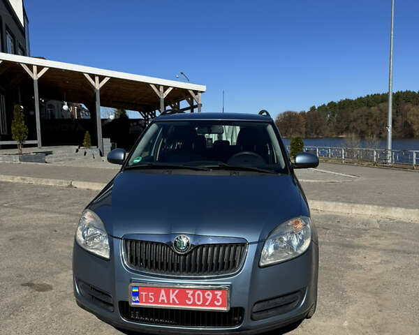 Синий Шкода Фабия, объемом двигателя 1.39 л и пробегом 190 тыс. км за 5000 $, фото 1 на Automoto.ua