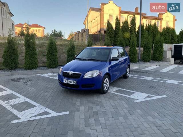 Синий Шкода Фабия, объемом двигателя 1.2 л и пробегом 192 тыс. км за 3701 $, фото 1 на Automoto.ua