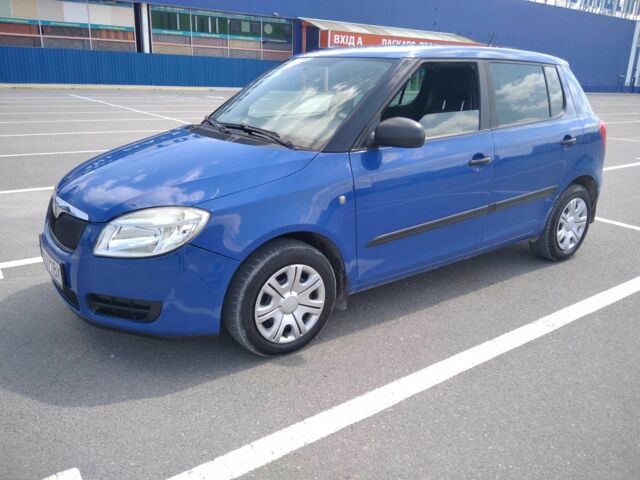 Синий Шкода Фабия, объемом двигателя 1.2 л и пробегом 190 тыс. км за 4400 $, фото 1 на Automoto.ua