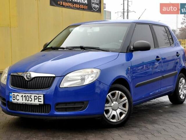 Синий Шкода Фабия, объемом двигателя 1.2 л и пробегом 206 тыс. км за 3999 $, фото 1 на Automoto.ua