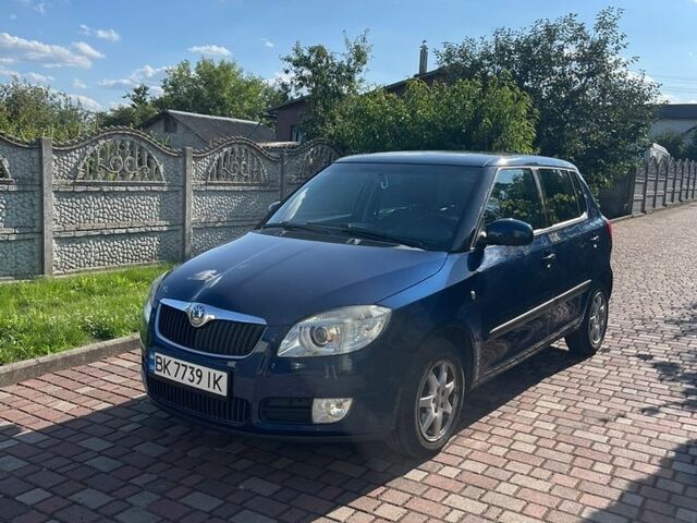 Синій Шкода Фабія, об'ємом двигуна 1.6 л та пробігом 260 тис. км за 4300 $, фото 1 на Automoto.ua