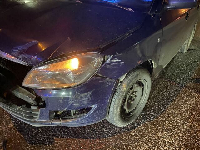 Синій Шкода Фабія, об'ємом двигуна 1.4 л та пробігом 250 тис. км за 2500 $, фото 1 на Automoto.ua