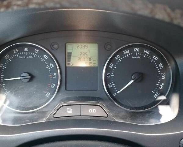 Синий Шкода Фабия, объемом двигателя 1.6 л и пробегом 200 тыс. км за 5200 $, фото 1 на Automoto.ua