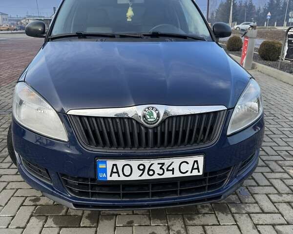 Синий Шкода Фабия, объемом двигателя 1.2 л и пробегом 145 тыс. км за 5250 $, фото 1 на Automoto.ua