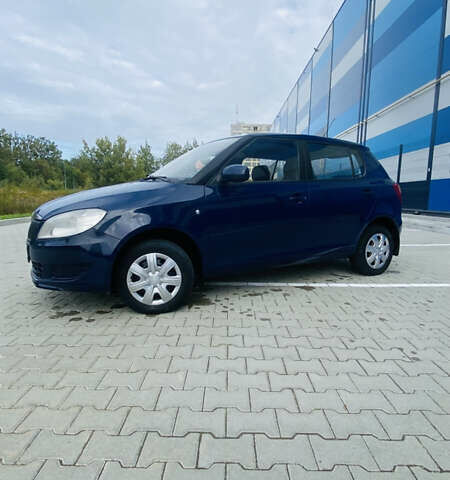 Синий Шкода Фабия, объемом двигателя 1.2 л и пробегом 350 тыс. км за 3480 $, фото 1 на Automoto.ua