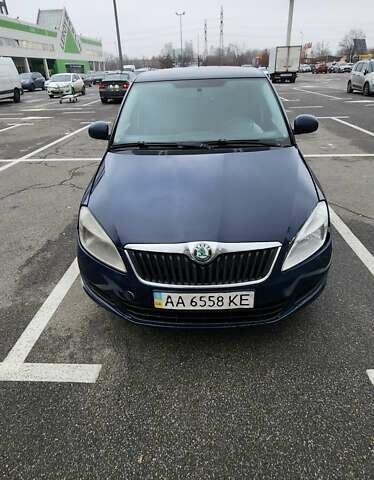 Синий Шкода Фабия, объемом двигателя 1.39 л и пробегом 315 тыс. км за 4200 $, фото 1 на Automoto.ua