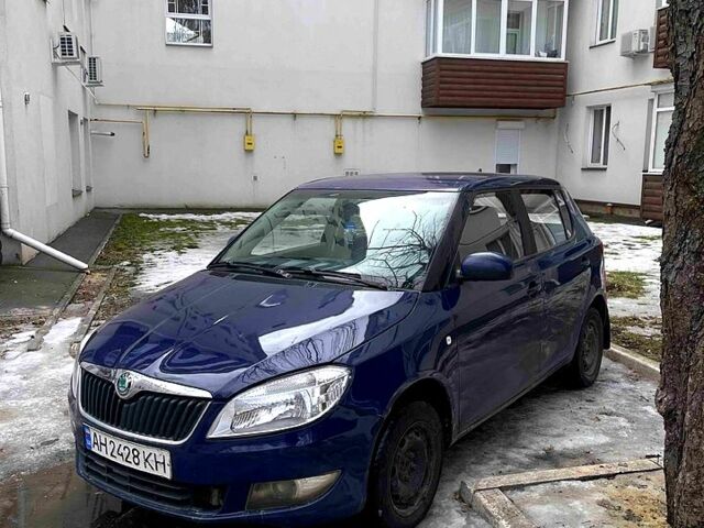 Синий Шкода Фабия, объемом двигателя 1.4 л и пробегом 200 тыс. км за 3750 $, фото 1 на Automoto.ua
