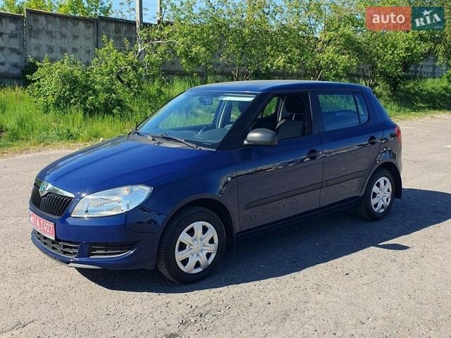 Синий Шкода Фабия, объемом двигателя 1.2 л и пробегом 180 тыс. км за 4600 $, фото 1 на Automoto.ua