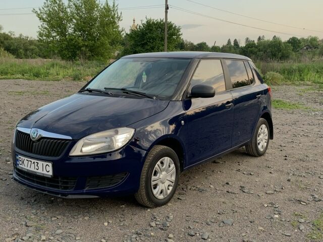 Синий Шкода Фабия, объемом двигателя 1.2 л и пробегом 197 тыс. км за 4500 $, фото 1 на Automoto.ua