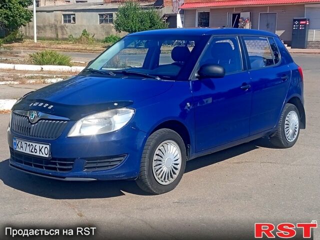 Синий Шкода Фабия, объемом двигателя 1.2 л и пробегом 206 тыс. км за 4200 $, фото 1 на Automoto.ua