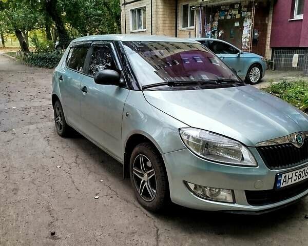 Синий Шкода Фабия, объемом двигателя 1.2 л и пробегом 180 тыс. км за 4500 $, фото 1 на Automoto.ua