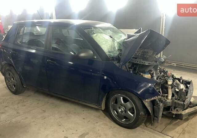Синій Шкода Фабія, об'ємом двигуна 1.6 л та пробігом 195 тис. км за 2200 $, фото 1 на Automoto.ua
