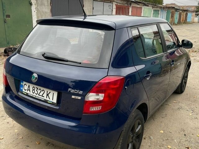 Синий Шкода Фабия, объемом двигателя 1.39 л и пробегом 250 тыс. км за 3750 $, фото 1 на Automoto.ua