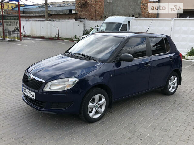 Синий Шкода Фабия, объемом двигателя 1.2 л и пробегом 205 тыс. км за 4900 $, фото 1 на Automoto.ua