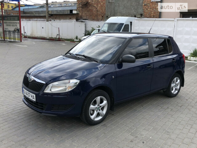 Синий Шкода Фабия, объемом двигателя 1.2 л и пробегом 209 тыс. км за 4900 $, фото 1 на Automoto.ua