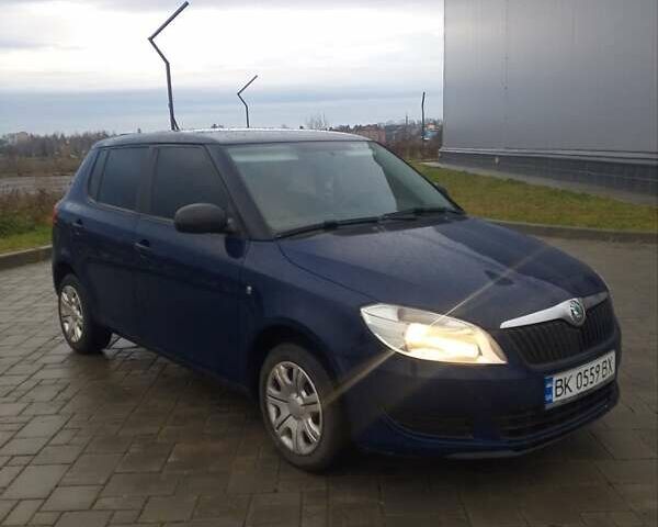 Синий Шкода Фабия, объемом двигателя 1.6 л и пробегом 279 тыс. км за 5200 $, фото 1 на Automoto.ua