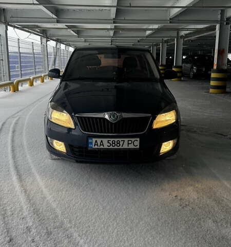 Синий Шкода Фабия, объемом двигателя 1.4 л и пробегом 271 тыс. км за 5000 $, фото 1 на Automoto.ua