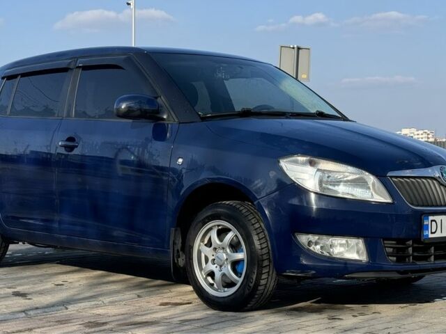 Синій Шкода Фабія, об'ємом двигуна 1.4 л та пробігом 197 тис. км за 5500 $, фото 1 на Automoto.ua