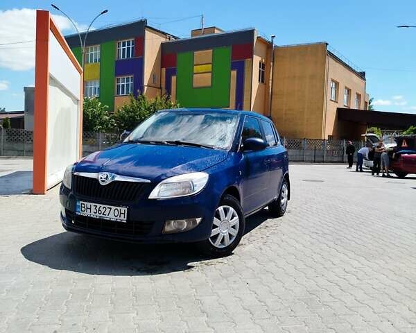 Синій Шкода Фабія, об'ємом двигуна 1.4 л та пробігом 99 тис. км за 3900 $, фото 1 на Automoto.ua