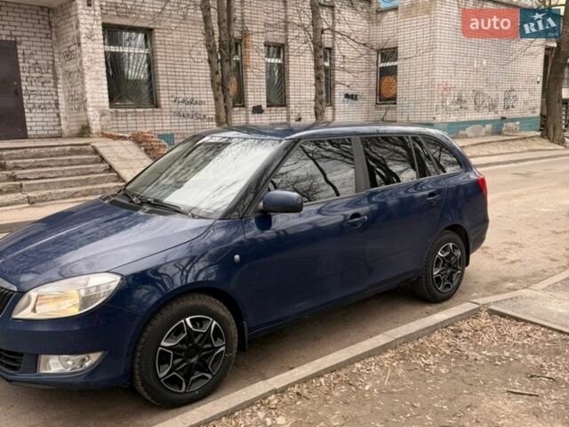 Синий Шкода Фабия, объемом двигателя 1.6 л и пробегом 5 тыс. км за 4900 $, фото 1 на Automoto.ua