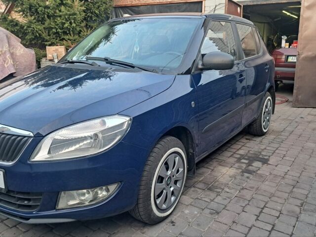 Синий Шкода Фабия, объемом двигателя 1.4 л и пробегом 84 тыс. км за 6000 $, фото 1 на Automoto.ua