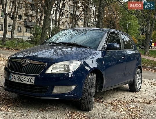 Синий Шкода Фабия, объемом двигателя 1.6 л и пробегом 360 тыс. км за 6800 $, фото 1 на Automoto.ua