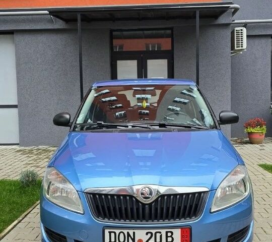 Синий Шкода Фабия, объемом двигателя 0 л и пробегом 141 тыс. км за 6600 $, фото 1 на Automoto.ua