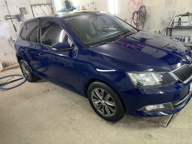 Синий Шкода Фабия, объемом двигателя 1.4 л и пробегом 213 тыс. км за 7600 $, фото 1 на Automoto.ua