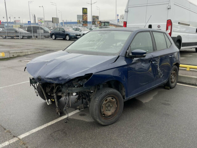 Синий Шкода Фабия, объемом двигателя 1 л и пробегом 60 тыс. км за 2900 $, фото 1 на Automoto.ua