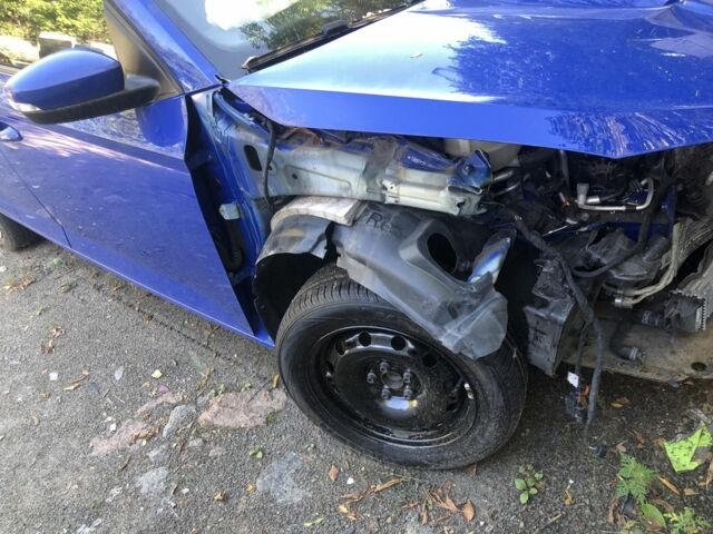 Синий Шкода Фабия, объемом двигателя 1 л и пробегом 61 тыс. км за 3800 $, фото 1 на Automoto.ua