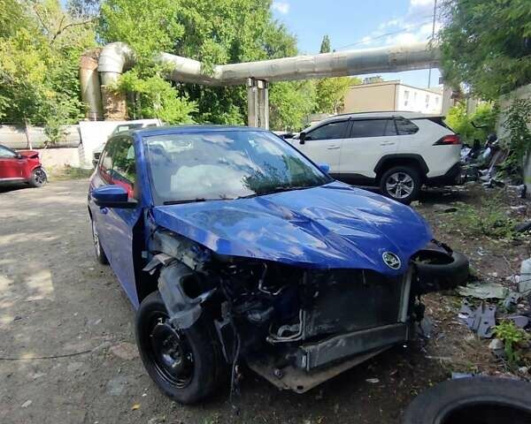 Синий Шкода Фабия, объемом двигателя 1 л и пробегом 85 тыс. км за 4100 $, фото 1 на Automoto.ua
