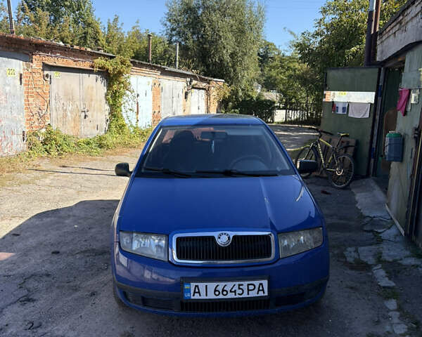 Синий Шкода Фабия, объемом двигателя 1.4 л и пробегом 300 тыс. км за 3500 $, фото 1 на Automoto.ua