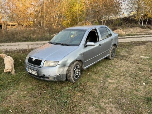 Синий Шкода Фабия, объемом двигателя 1.4 л и пробегом 250 тыс. км за 1000 $, фото 1 на Automoto.ua