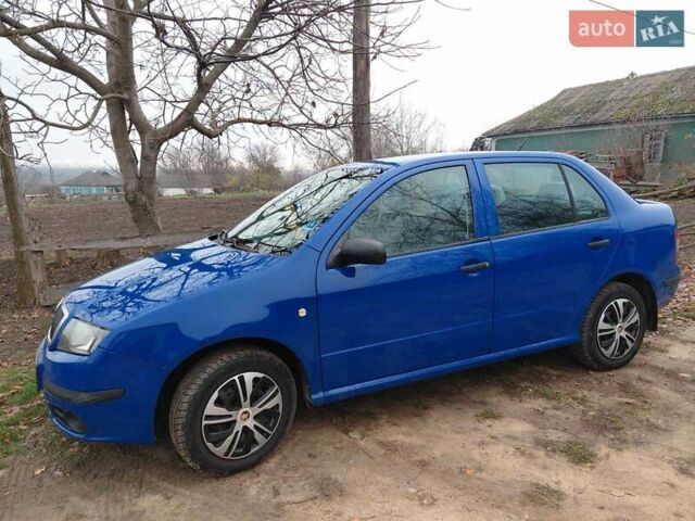 Синий Шкода Фабия, объемом двигателя 1.39 л и пробегом 250 тыс. км за 4300 $, фото 1 на Automoto.ua