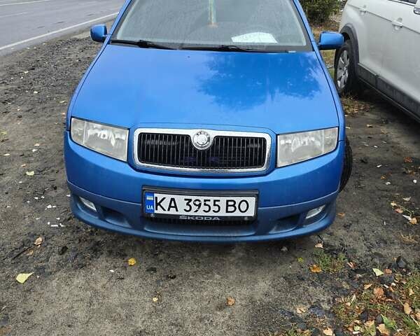 Синий Шкода Фабия, объемом двигателя 1.39 л и пробегом 260 тыс. км за 2990 $, фото 1 на Automoto.ua
