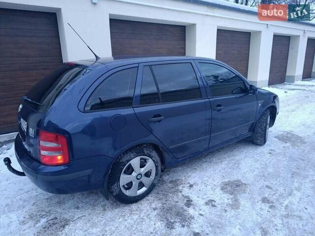 Синий Шкода Фабия, объемом двигателя 1.39 л и пробегом 275 тыс. км за 2750 $, фото 1 на Automoto.ua