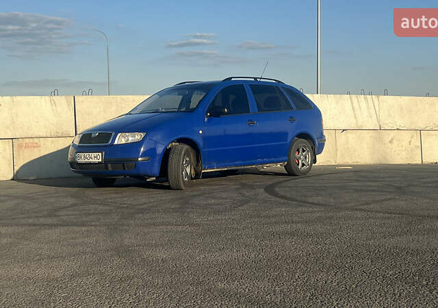 Синий Шкода Фабия, объемом двигателя 1.39 л и пробегом 210 тыс. км за 3800 $, фото 1 на Automoto.ua