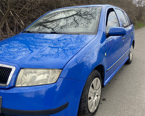 Синий Шкода Фабия, объемом двигателя 1.39 л и пробегом 280 тыс. км за 4300 $, фото 1 на Automoto.ua