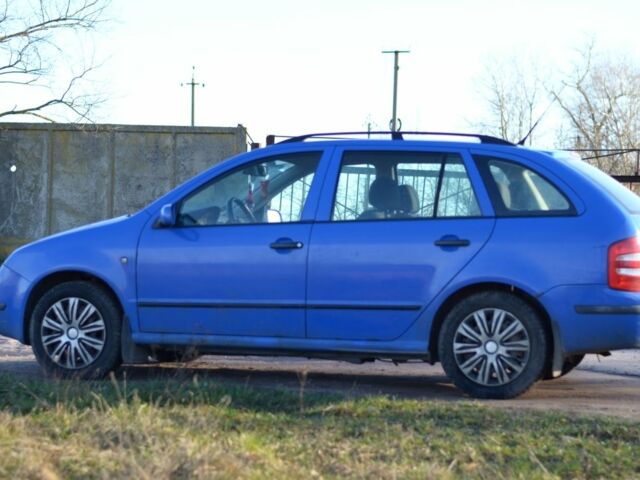 Синий Шкода Фабия, объемом двигателя 1.4 л и пробегом 285 тыс. км за 3100 $, фото 1 на Automoto.ua